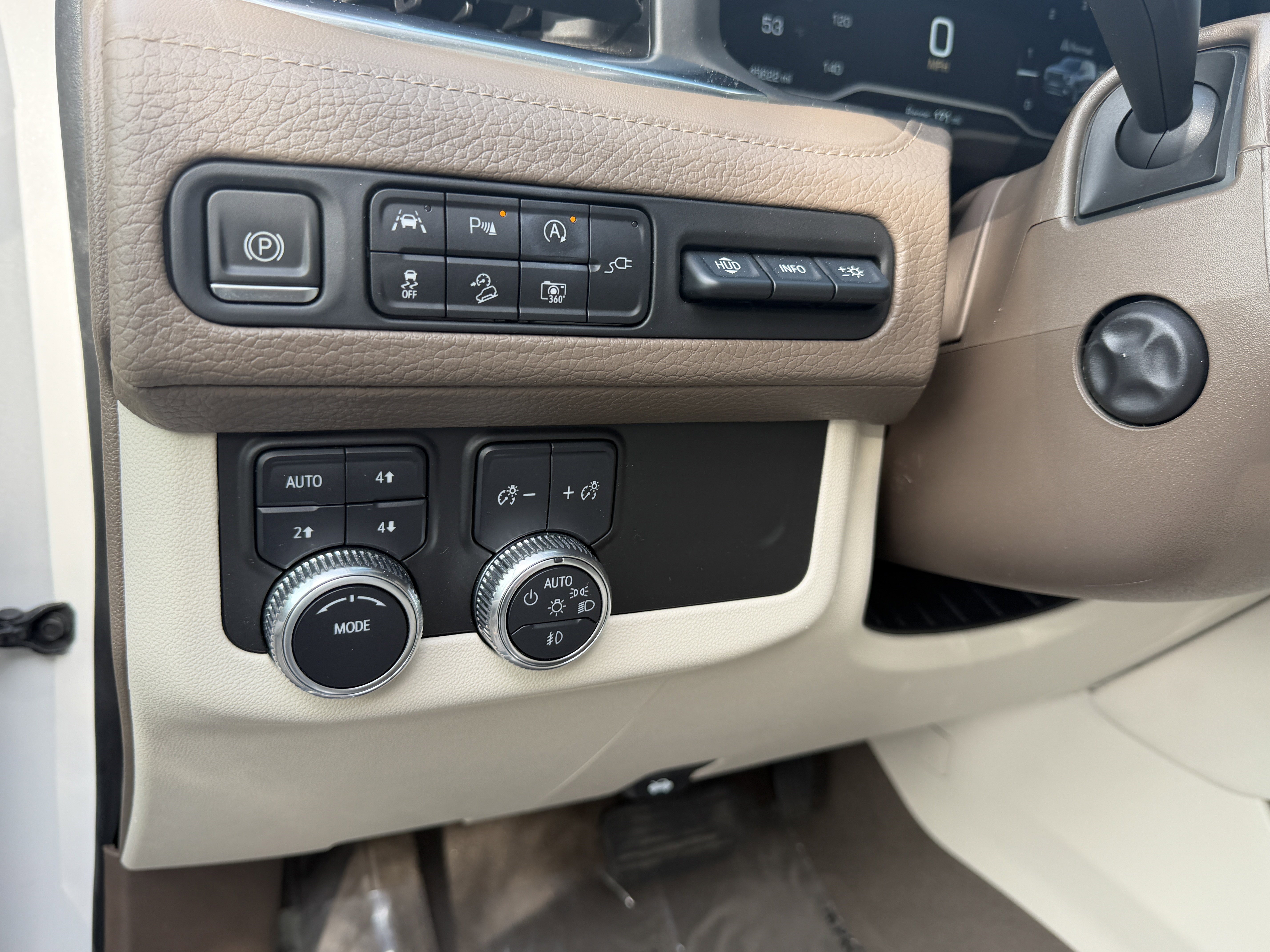 Used 2022 GMC Yukon Denali AWD/4WD image 13