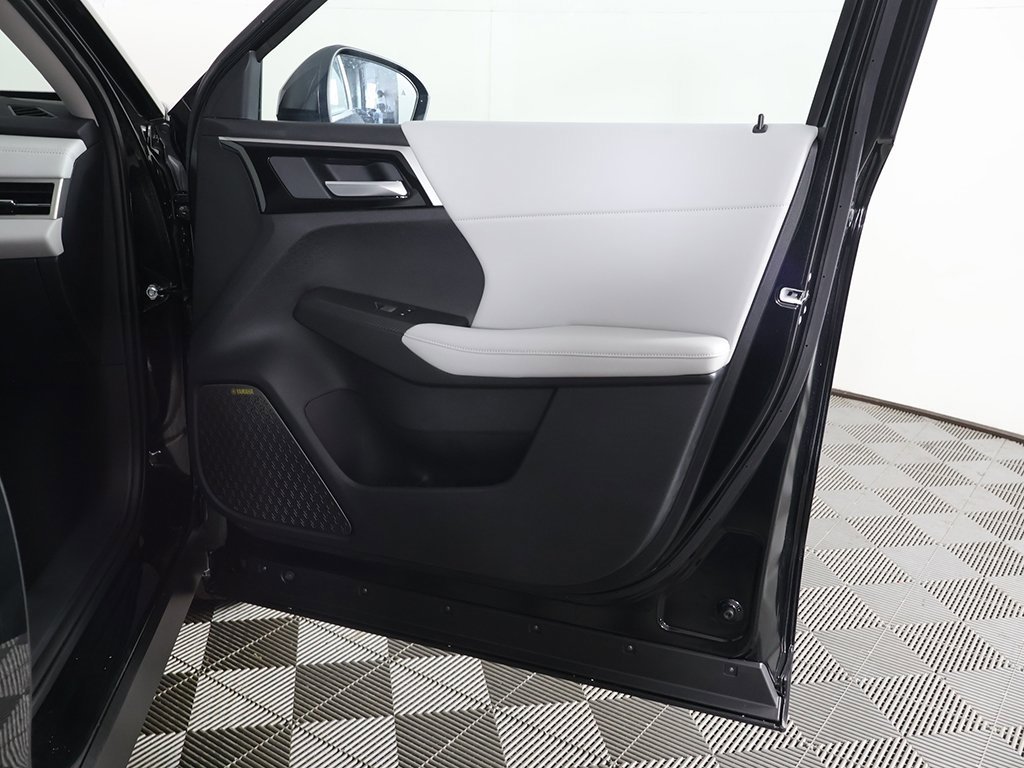 New 2025 Mitsubishi Outlander SE image 28