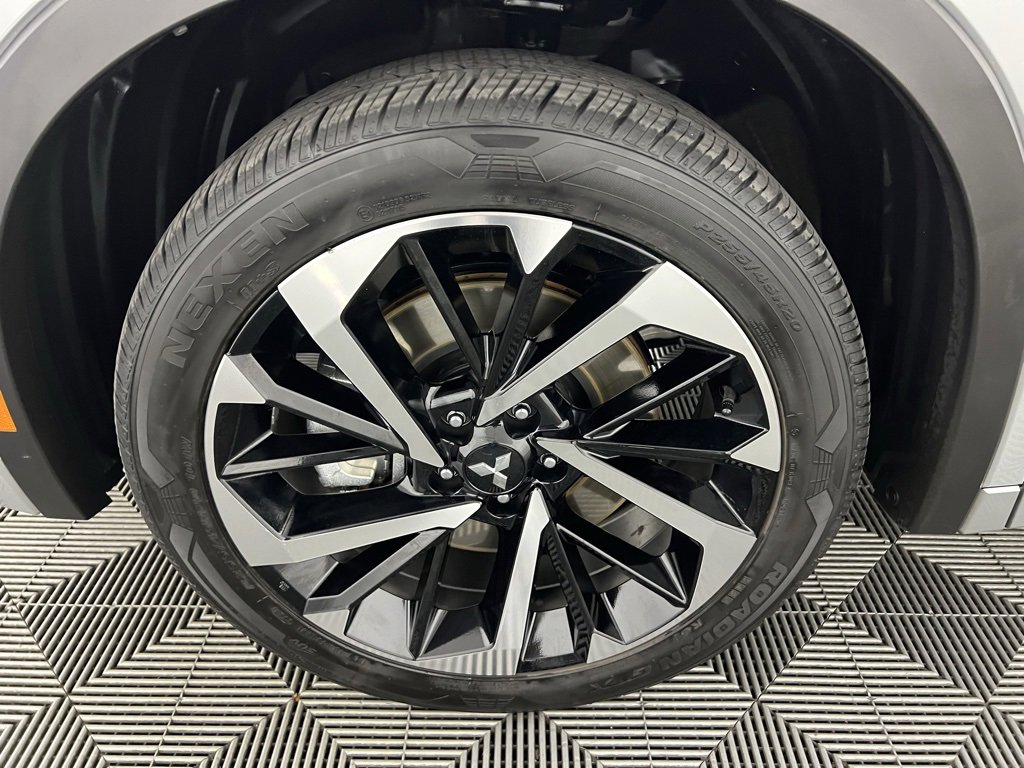 Used 2024 Mitsubishi Outlander SEL image 12