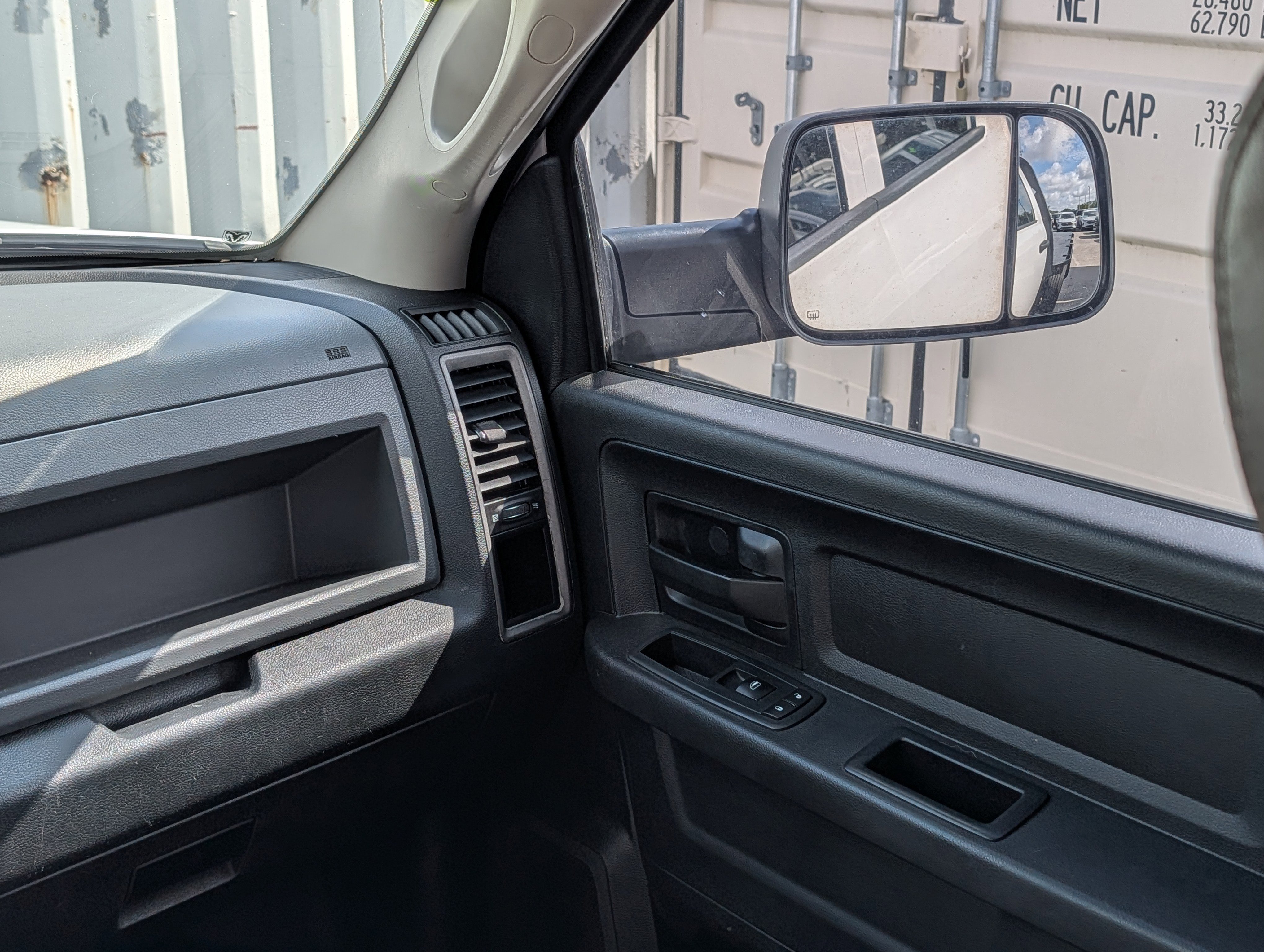 Used 2016 RAM 3500 Tradesman w/ Chrome Appearance Group RWD image 16