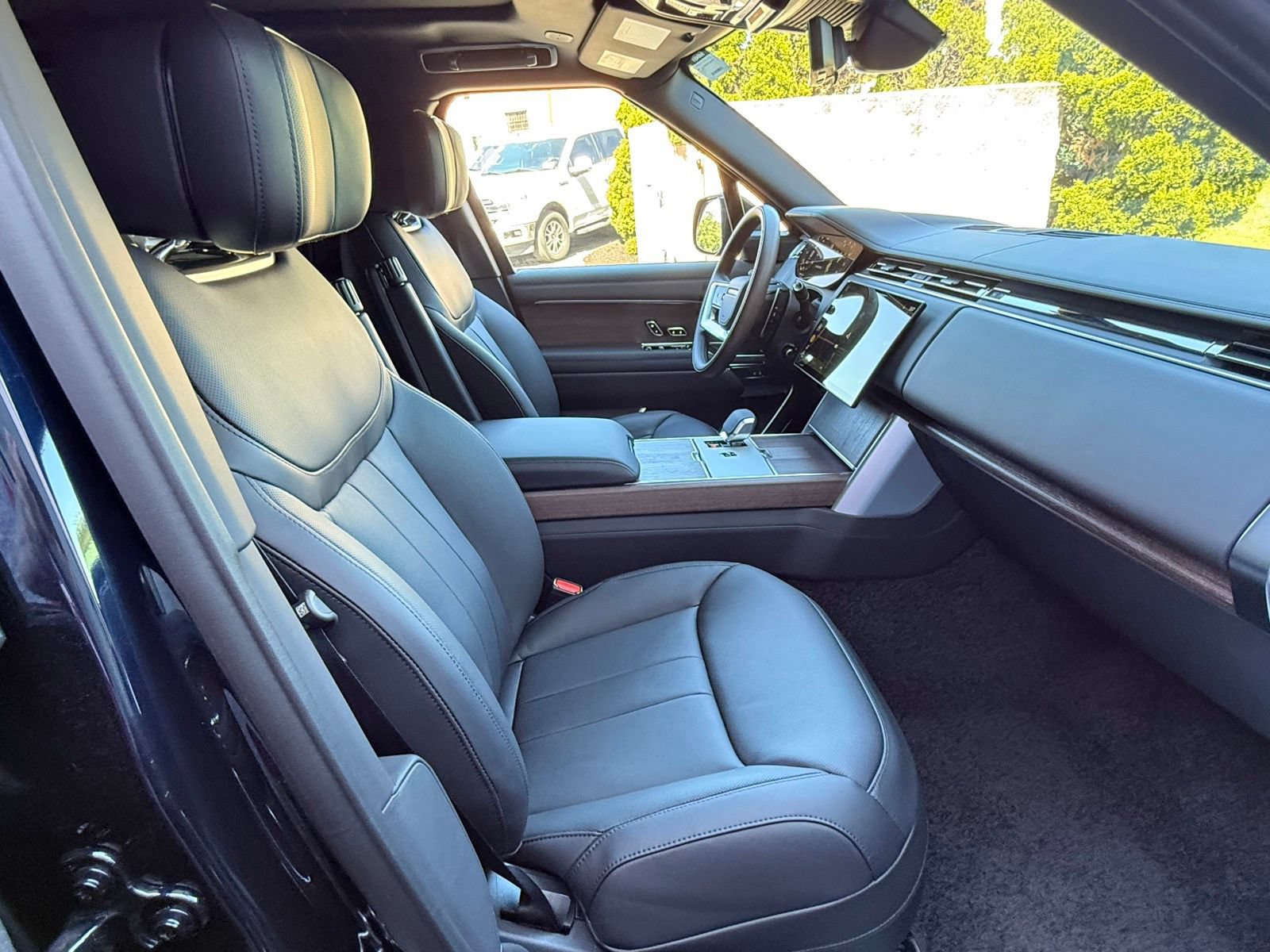 New 2026 Land Rover Range Rover Long Wheelbase Autobiography AWD/4WD image 24