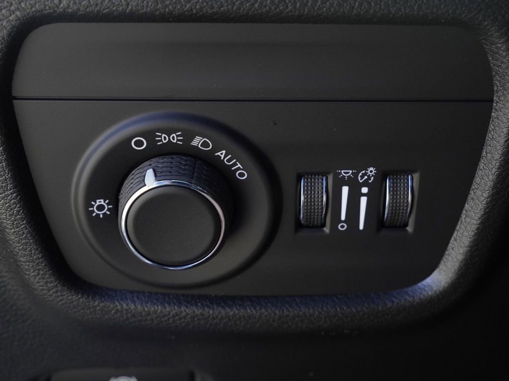New 2026 Jeep Grand Cherokee Altitude AWD/4WD image 13