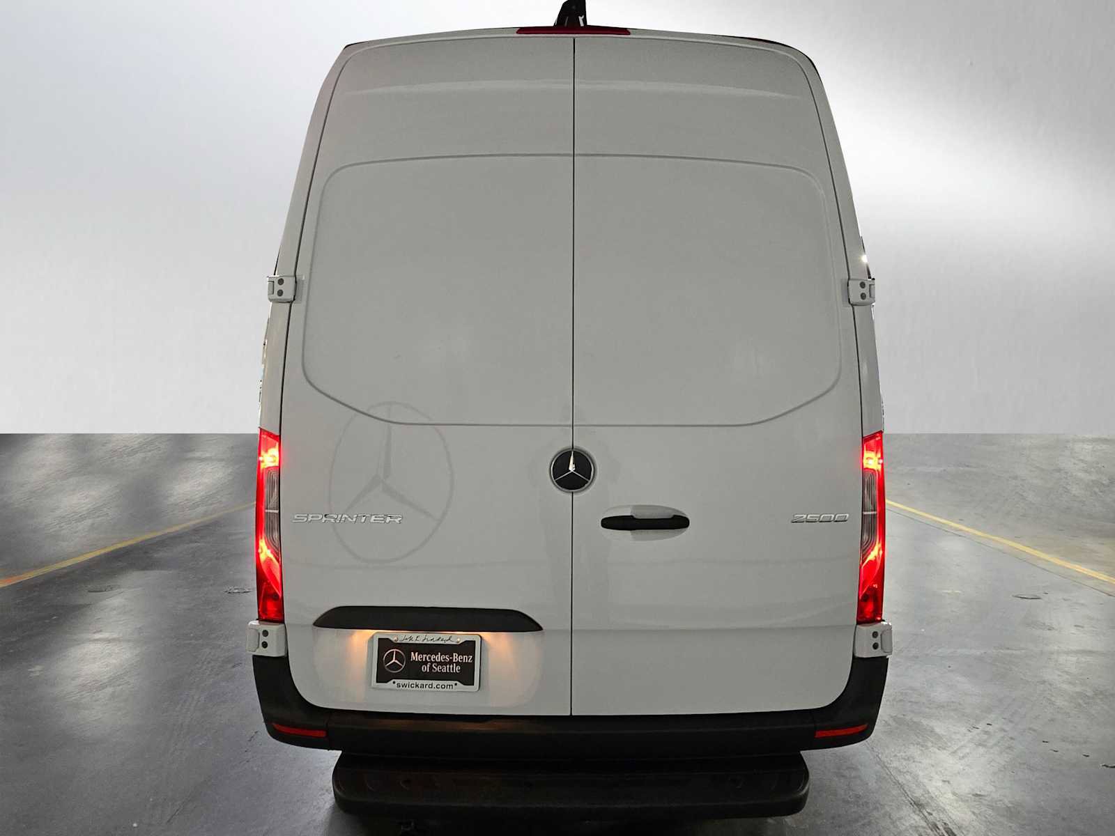 Used 2025 Mercedes-Benz Sprinter 2500 image 4