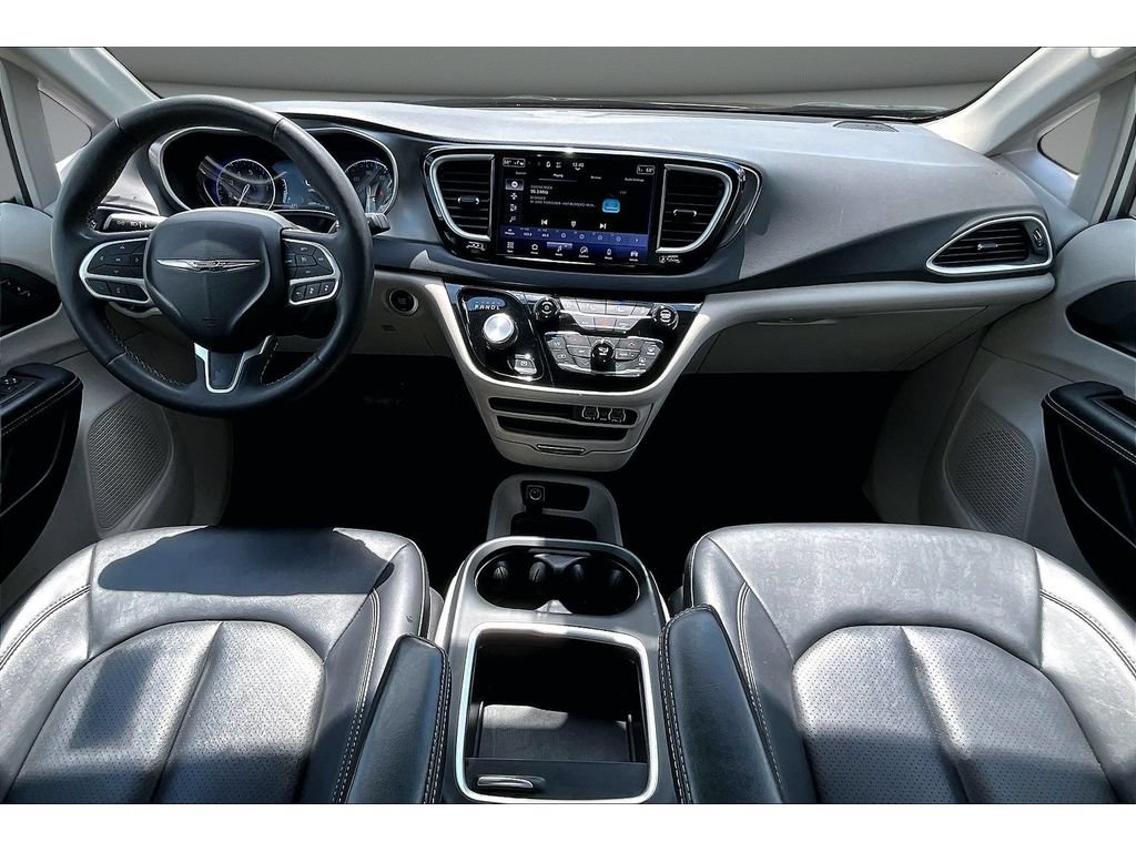 Used 2024 Chrysler Pacifica Touring-L FWD image 9
