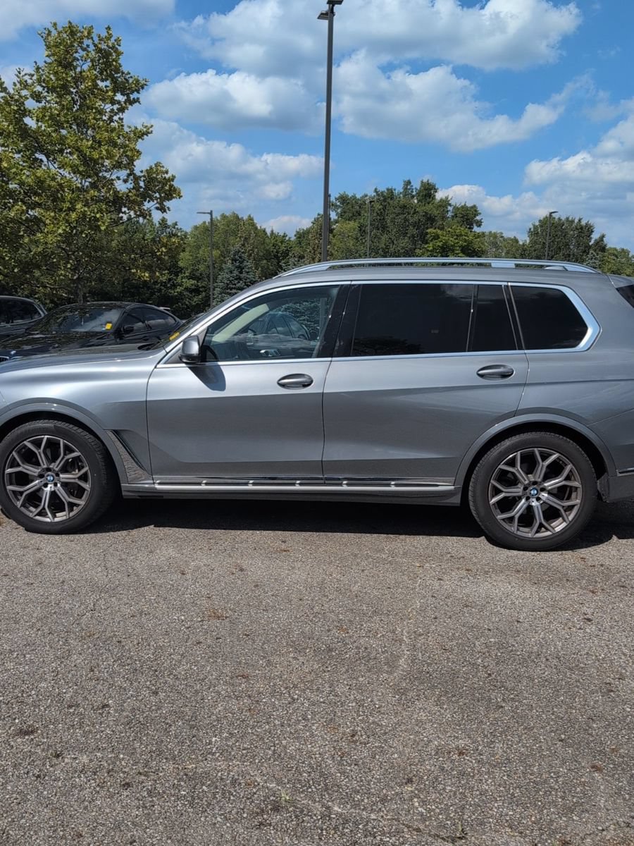 Used 2024 BMW X7 xDrive40i w/ Premium Package AWD/4WD image 2