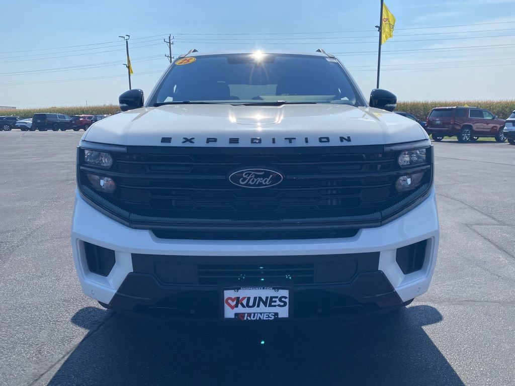 New 2025 Ford Expedition Platinum w/ Stealth Performance Package image 15