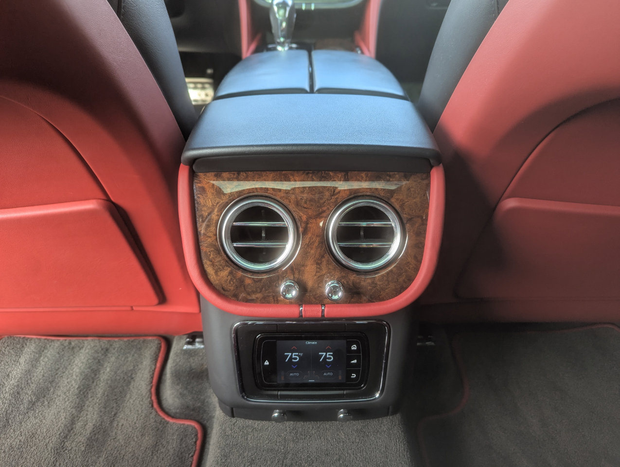 Used 2018 Bentley Bentayga Mulliner image 45