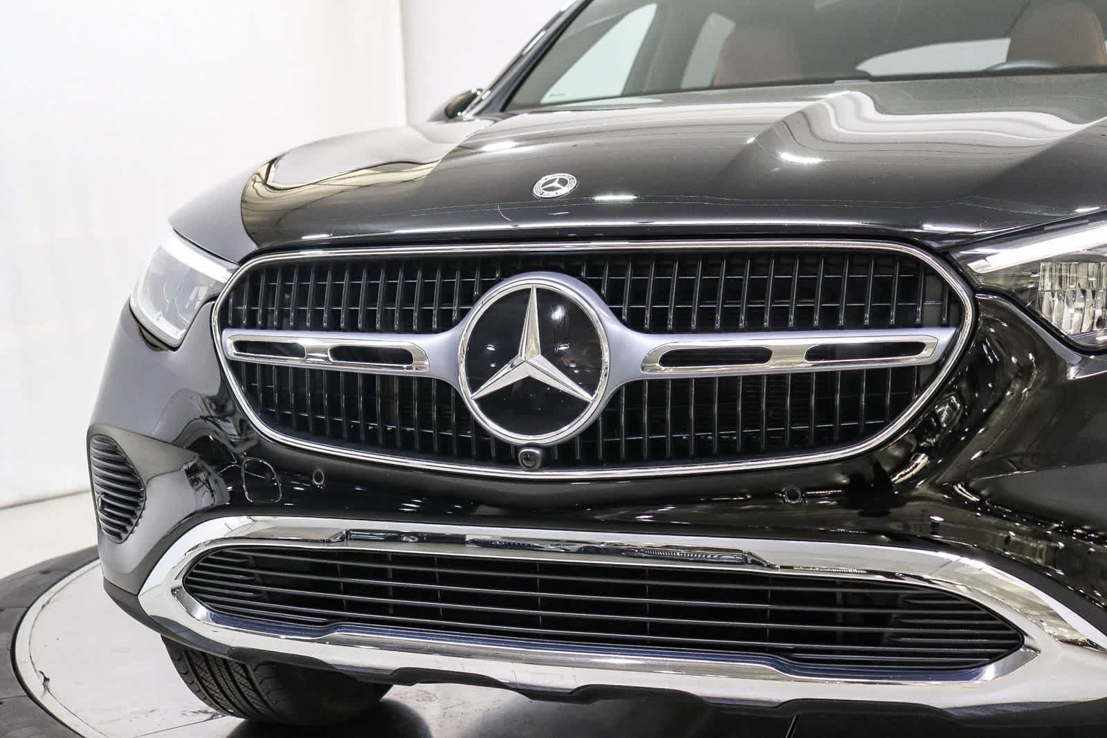 Used 2025 Mercedes-Benz GLC 350e 4MATIC image 8