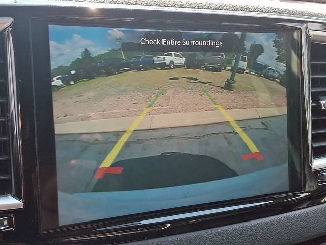 Used 2024 Chrysler Pacifica Touring-L FWD image 18