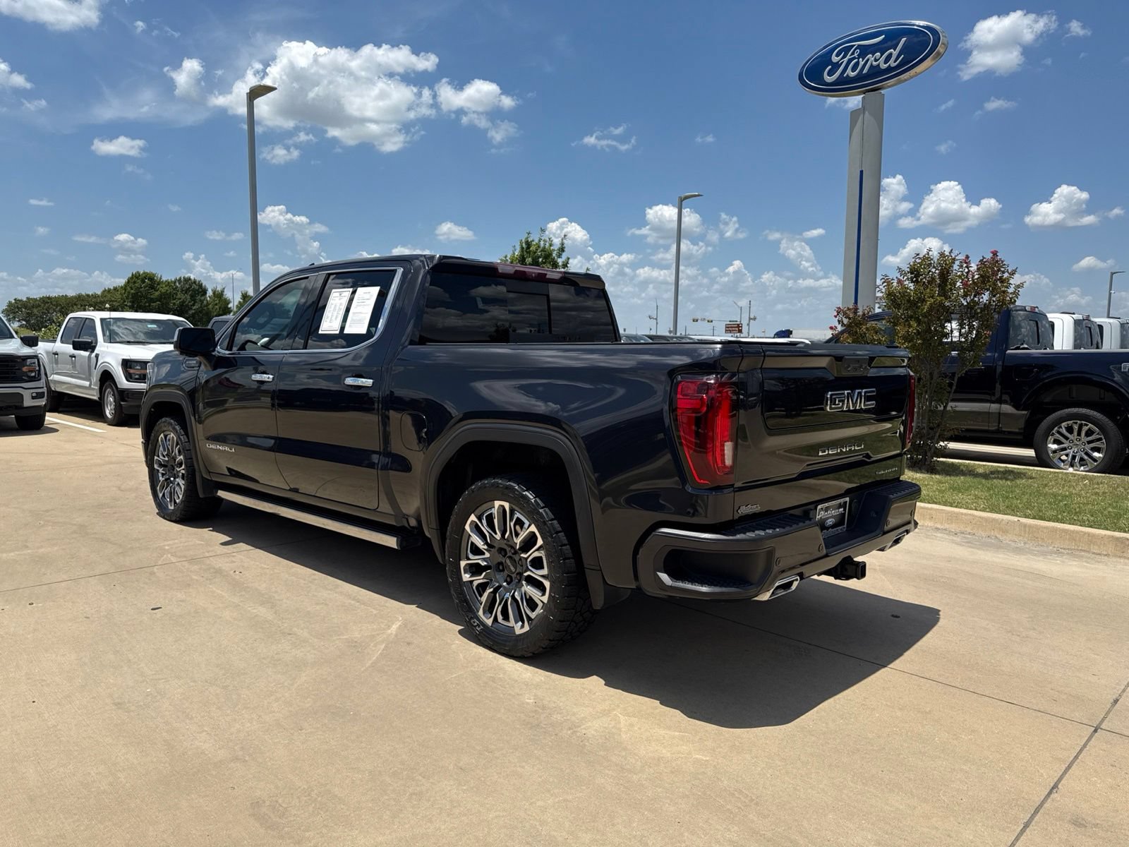 Used 2023 GMC Sierra 1500 Denali Ultimate AWD/4WD image 4