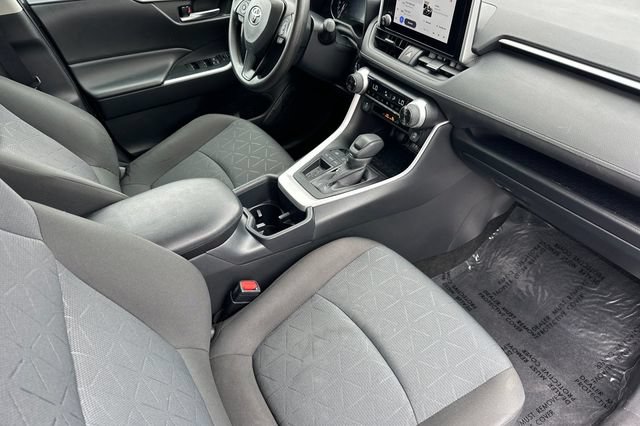Used 2025 Toyota RAV4 XLE FWD image 20