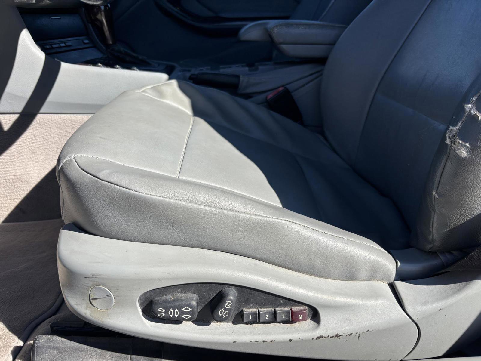 Used 2004 BMW 325Ci Convertible image 12