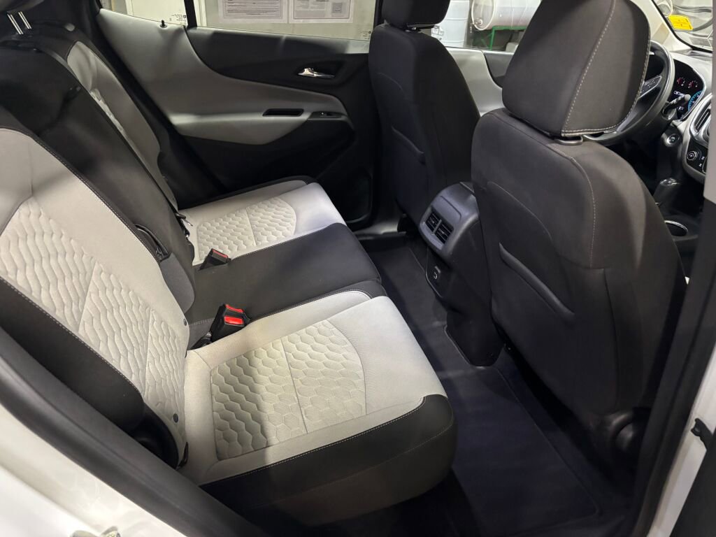 Used 2021 Chevrolet Equinox LS w/ LS Convenience Package image 23