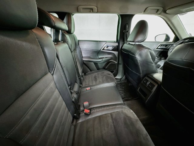 Used 2023 Mitsubishi Outlander SE FWD image 24