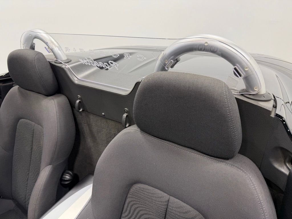 Used 2005 Chrysler Crossfire Convertible image 16