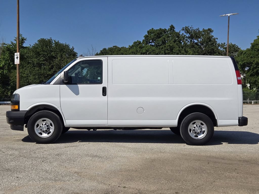 Used 2021 Chevrolet Express 2500 RWD image 4