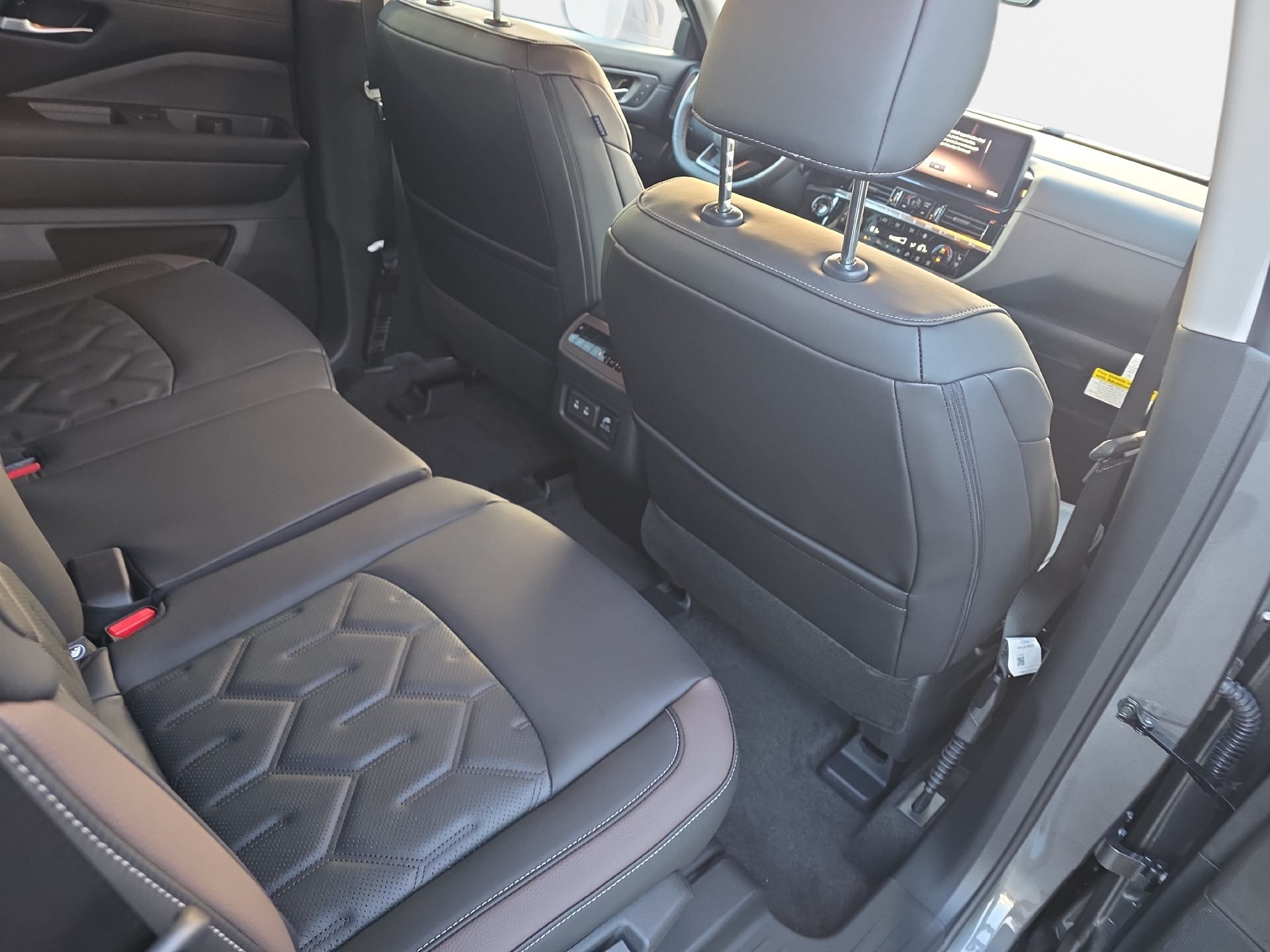 New 2026 Nissan Pathfinder Platinum w/ Cargo Package AWD/4WD image 11