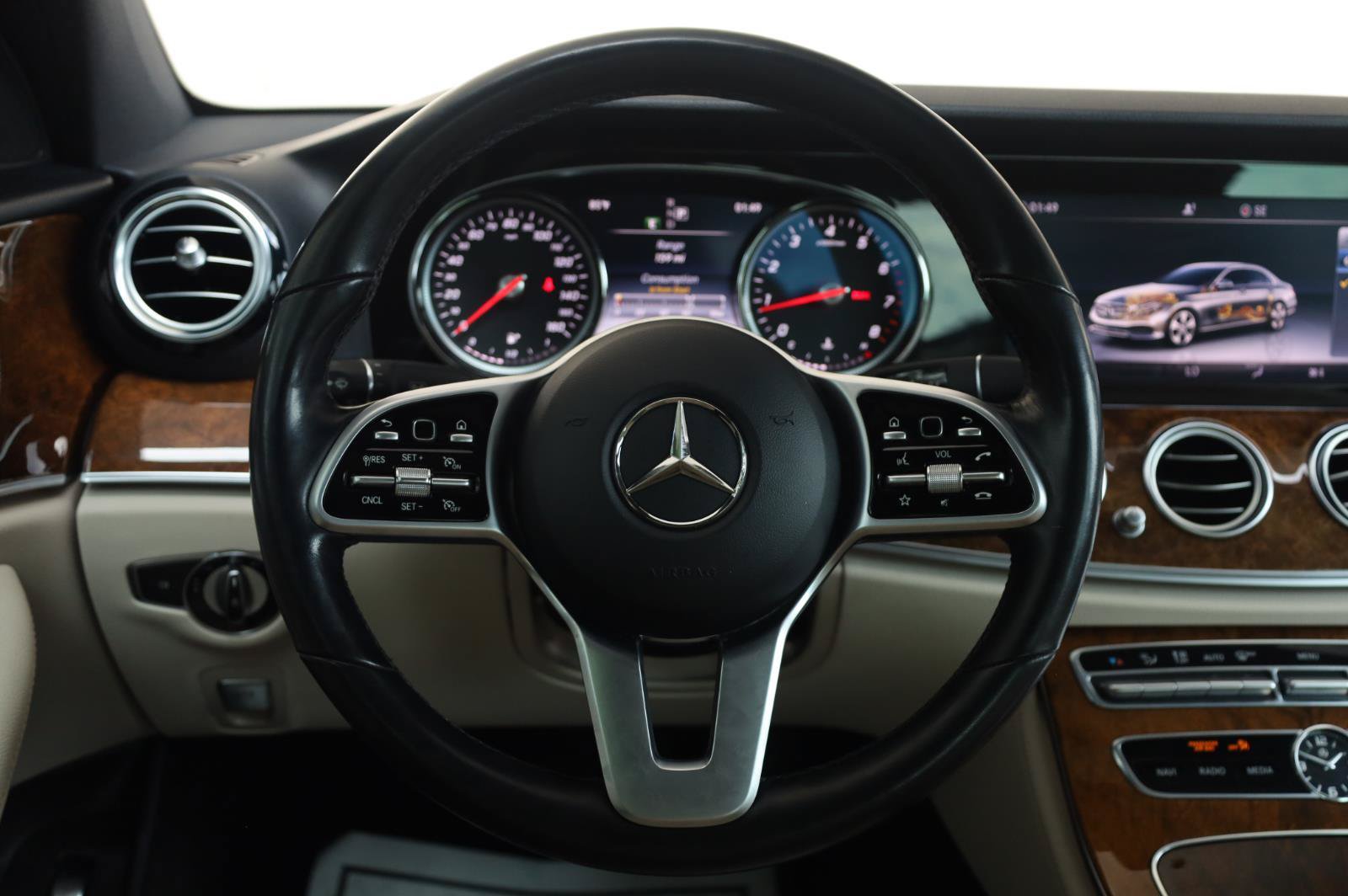 Used 2019 Mercedes-Benz E 300 4MATIC image 36