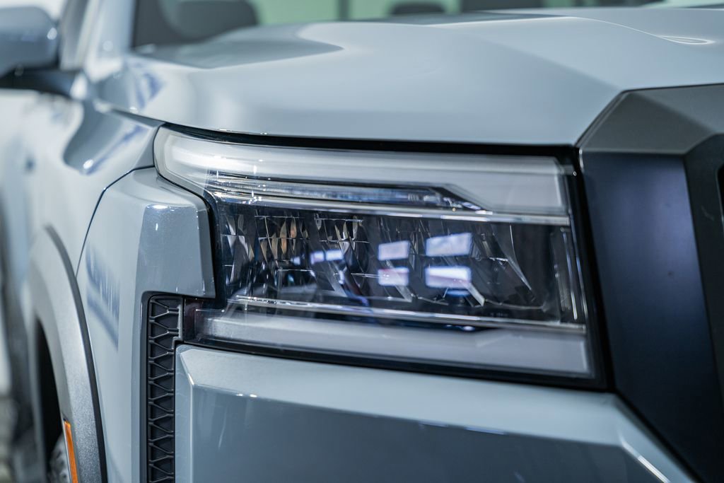 Used 2024 Nissan Frontier PRO-4X w/ Pro Convenience Package image 12