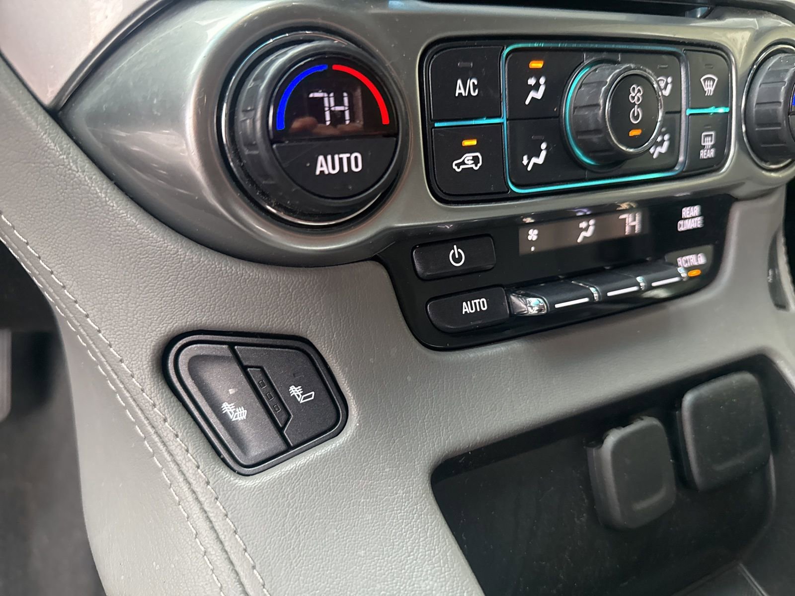 Used 2019 Chevrolet Tahoe LT image 13