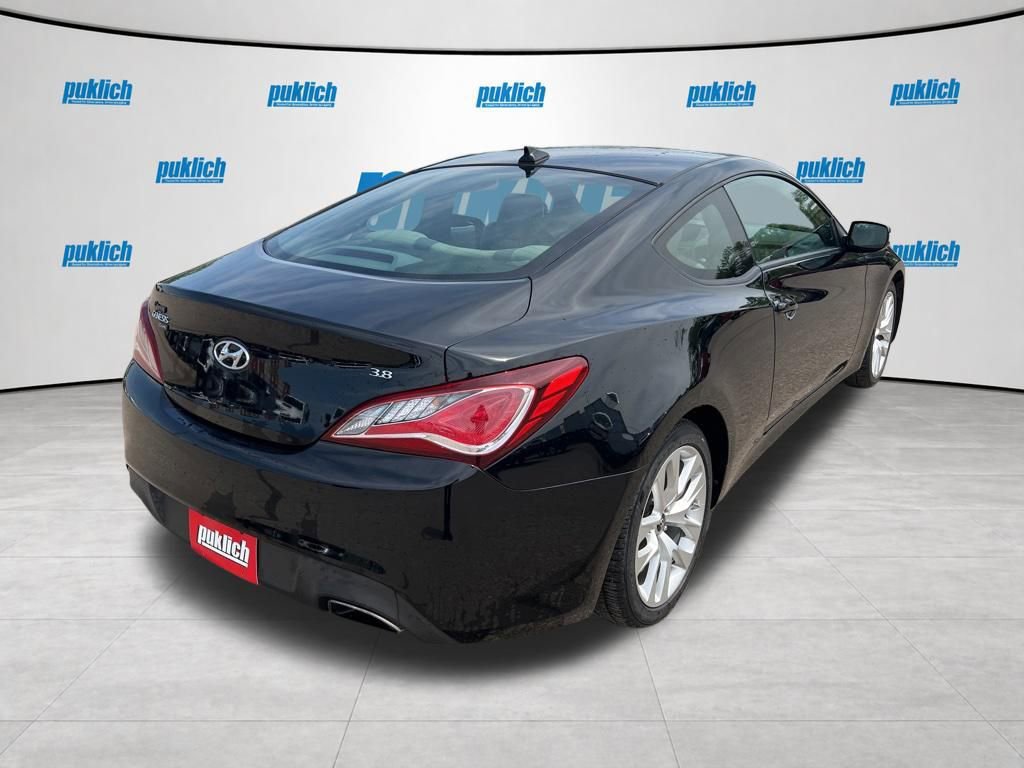 Used 2016 Hyundai Genesis 3.8 RWD image 7