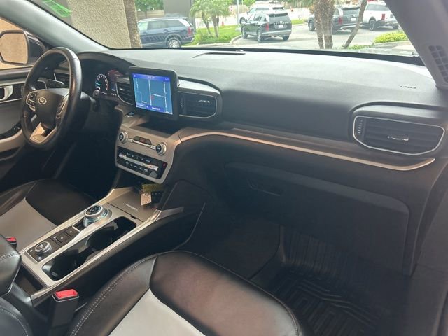 Used 2022 Ford Explorer XLT w/ Equipment Group 202A image 32