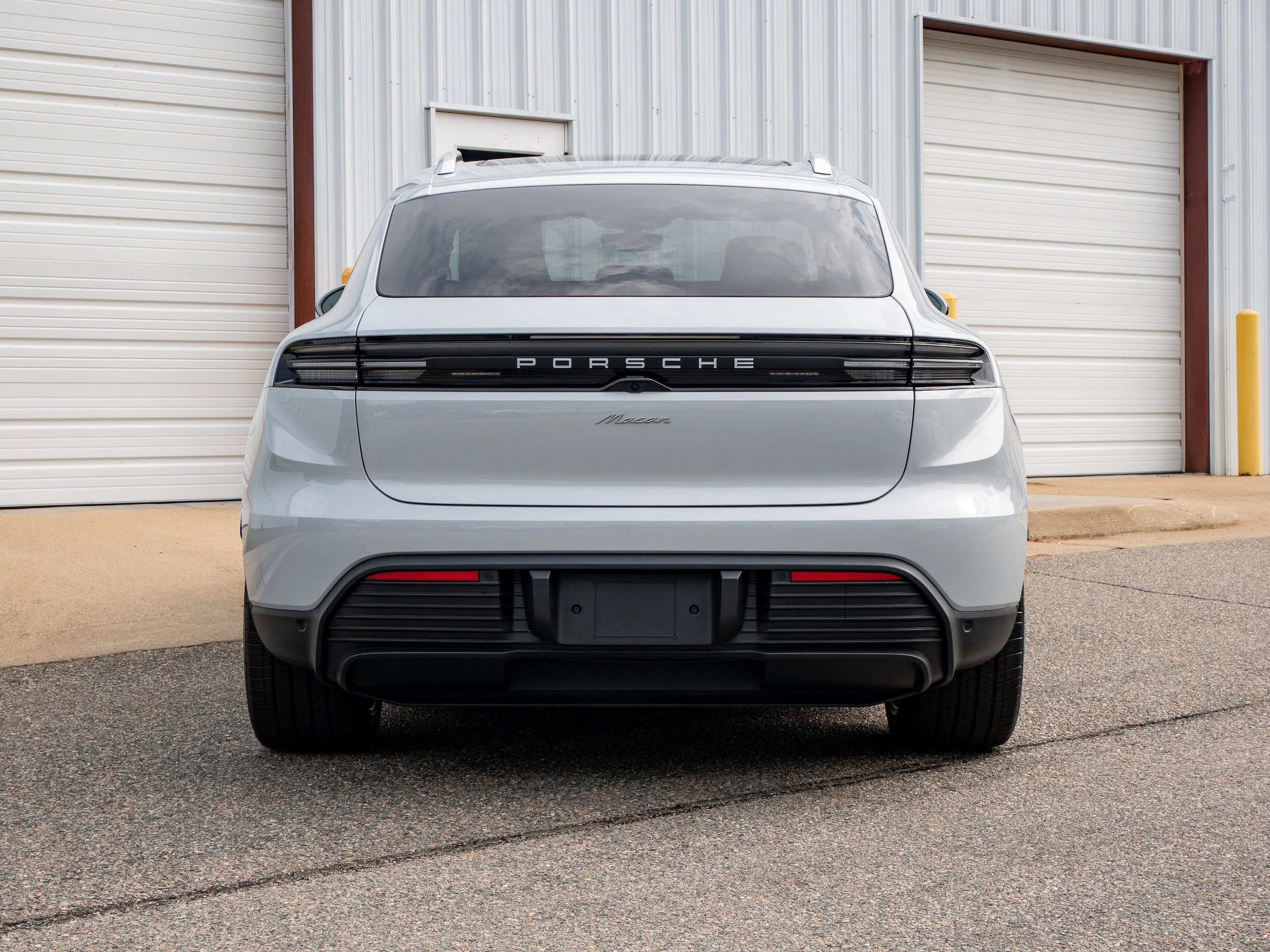 New 2025 Porsche Macan Electric RWD image 6