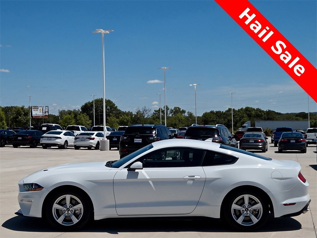 Used 2022 Ford Mustang EcoBoost image 4