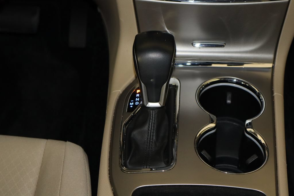 Used 2022 Jeep Grand Cherokee Laredo E RWD image 28