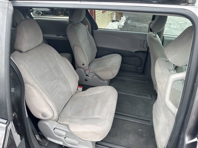 Used 2020 Toyota Sienna L image 19