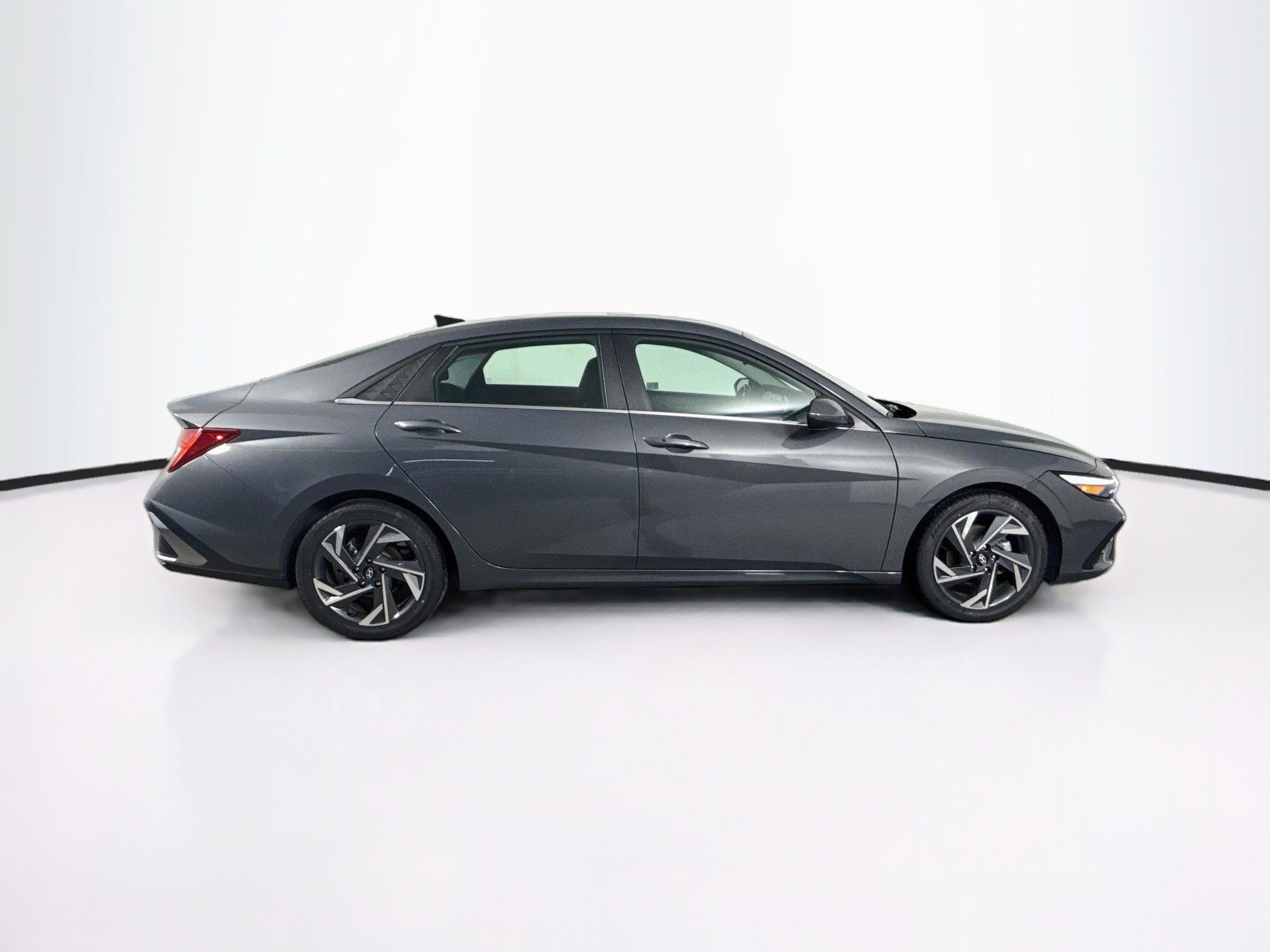 Used 2025 Hyundai Elantra SEL FWD image 2