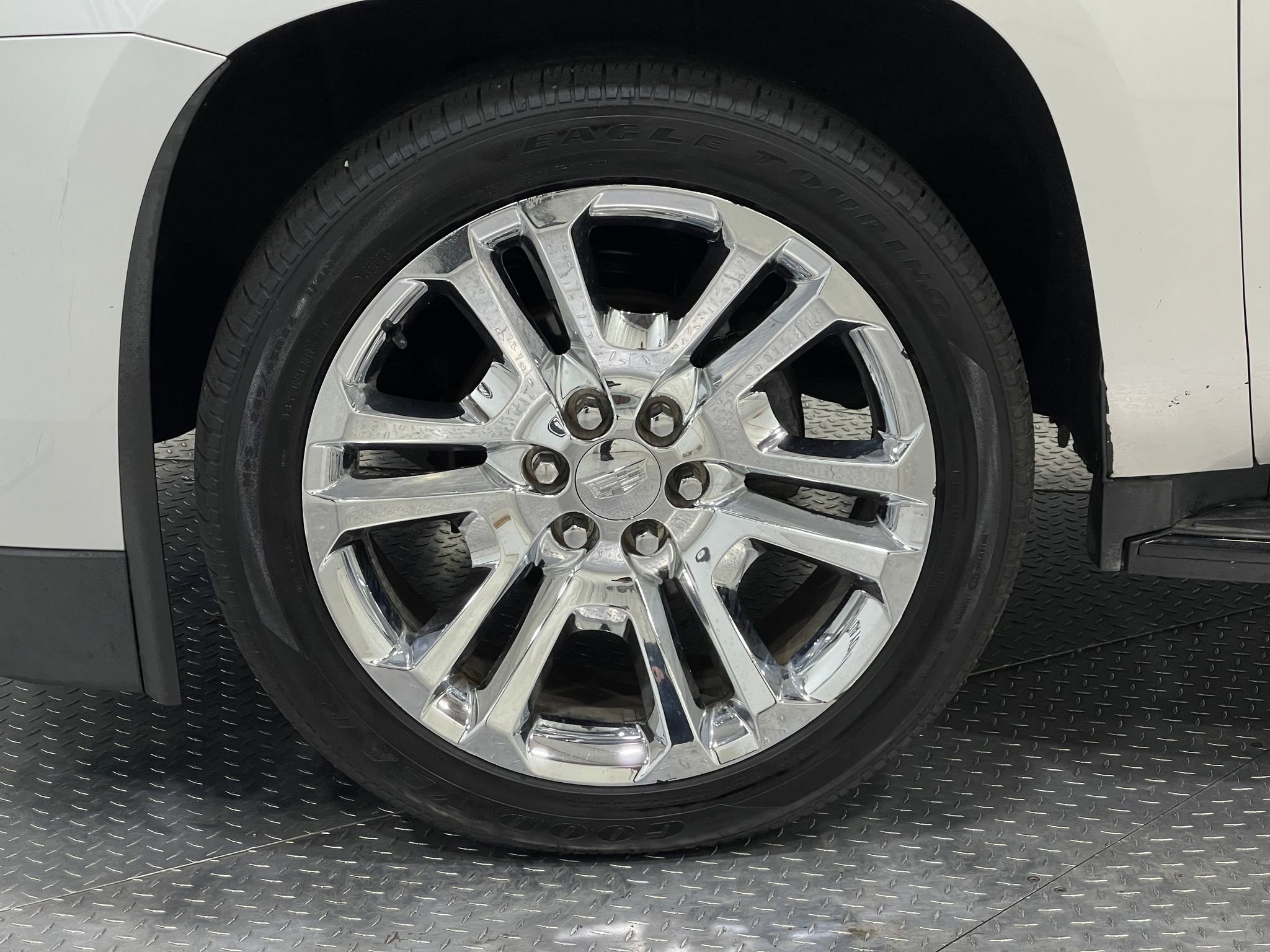 Used 2017 Cadillac Escalade ESV Luxury AWD/4WD image 33