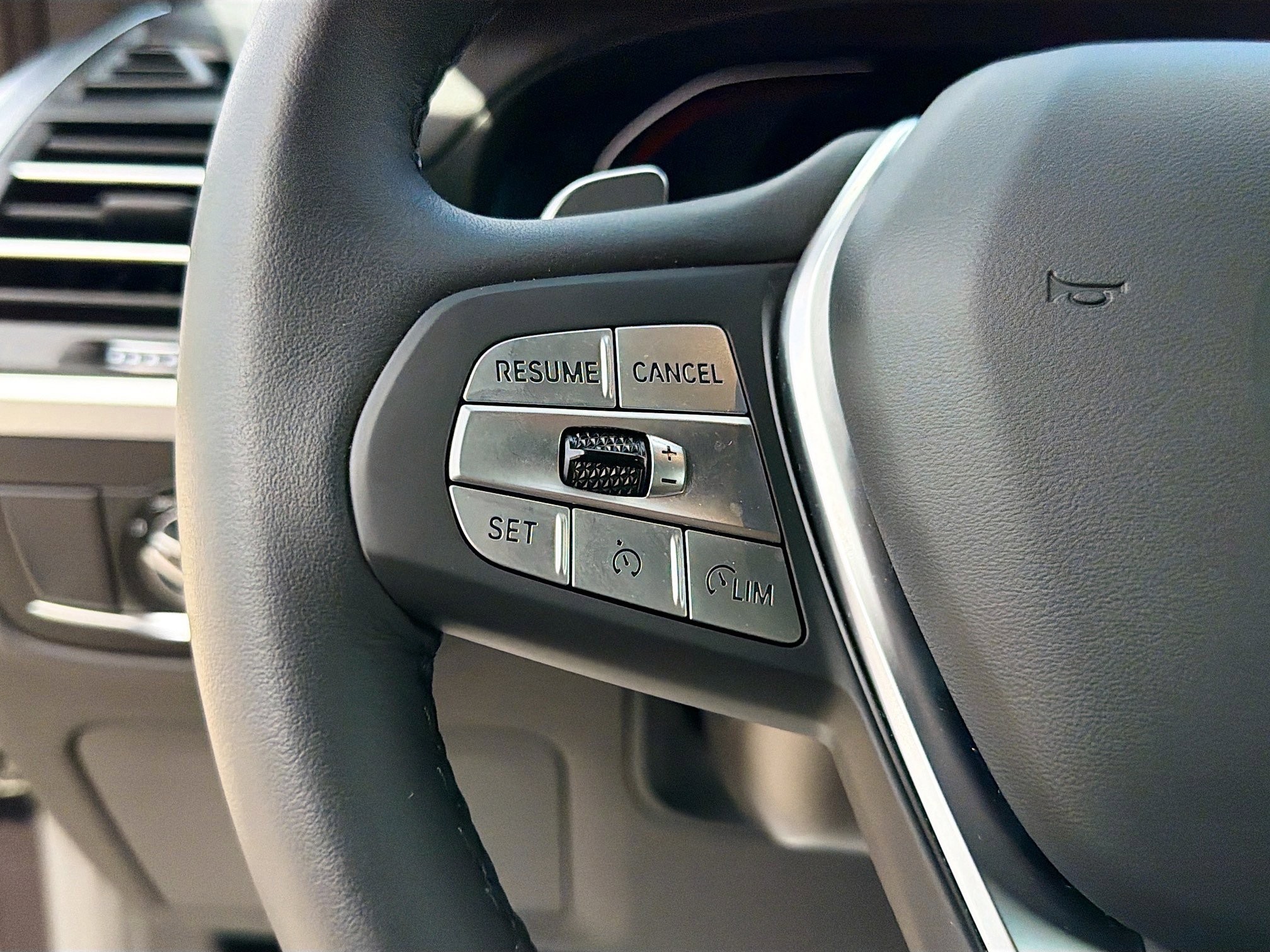 Used 2025 BMW X4 xDrive30i image 37