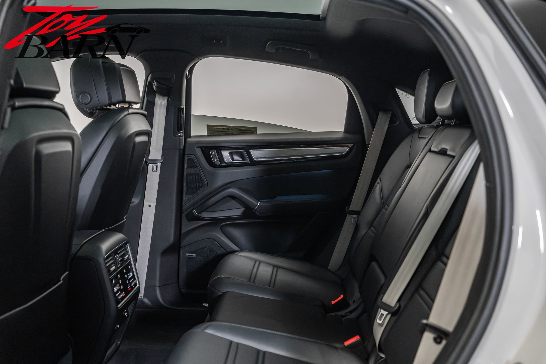 Used 2023 Porsche Cayenne Platinum Edition image 47