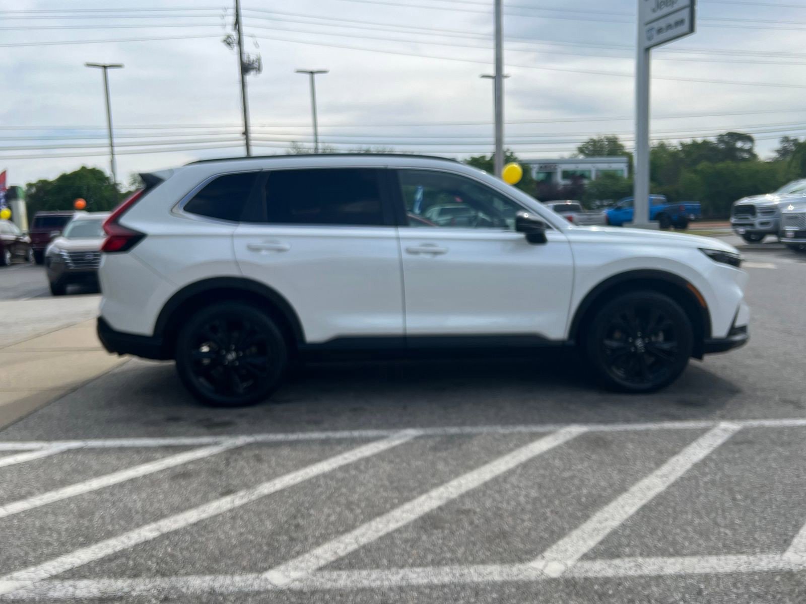 Used 2023 Honda CR-V Sport Touring image 4