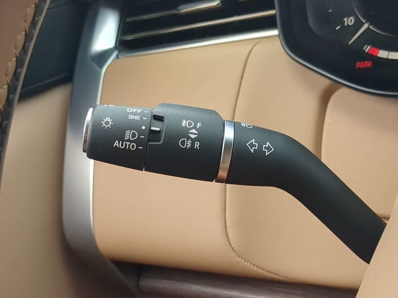 Certified 2025 Land Rover Range Rover SE AWD/4WD image 28