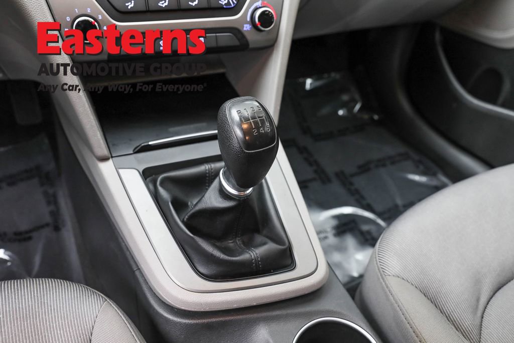Used 2017 Hyundai Elantra SE w/ Cargo Package image 13