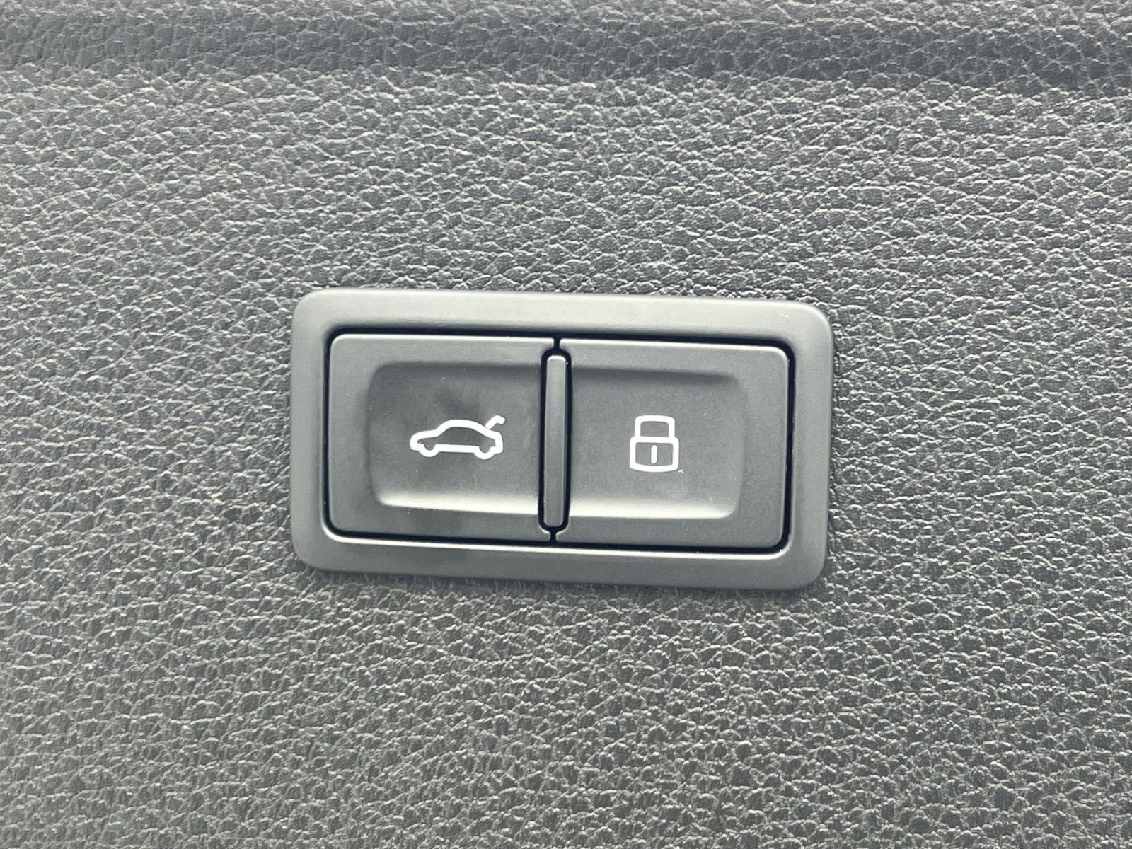 Used 2023 Audi Q5 2.0T Premium w/ Convenience Package image 25