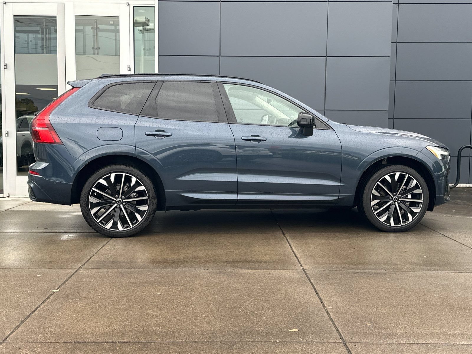 Used 2026 Volvo XC60 B5 Ultra w/ Protection Package Premier AWD/4WD image 2