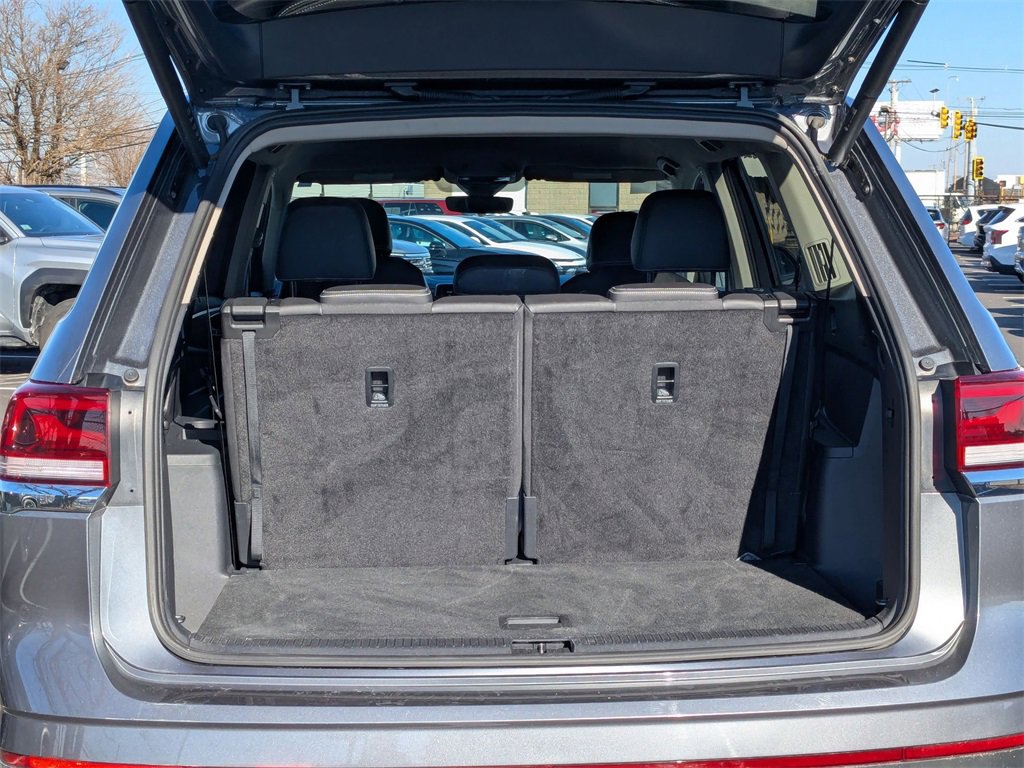 Used 2025 Volkswagen Atlas SE image 34