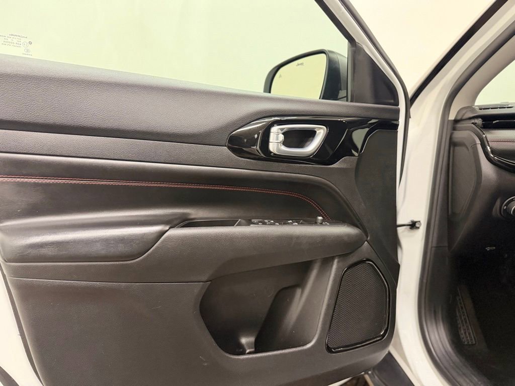 Used 2022 Jeep Compass Trailhawk w/ Trailhawk Convenience Group image 11