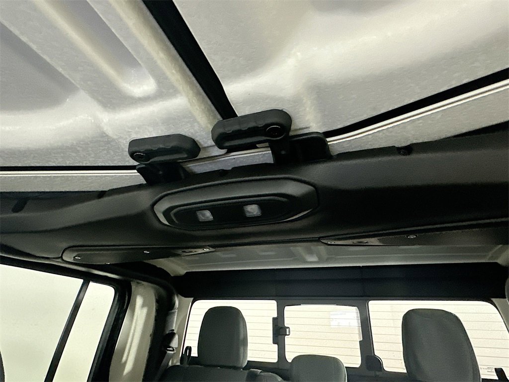 New 2025 Jeep Gladiator Willys image 14