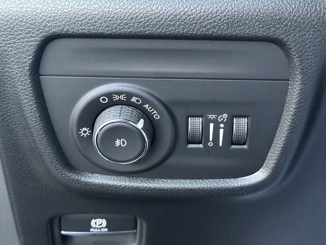 New 2025 Jeep Grand Cherokee Limited w/ Black Appearance Package image 25