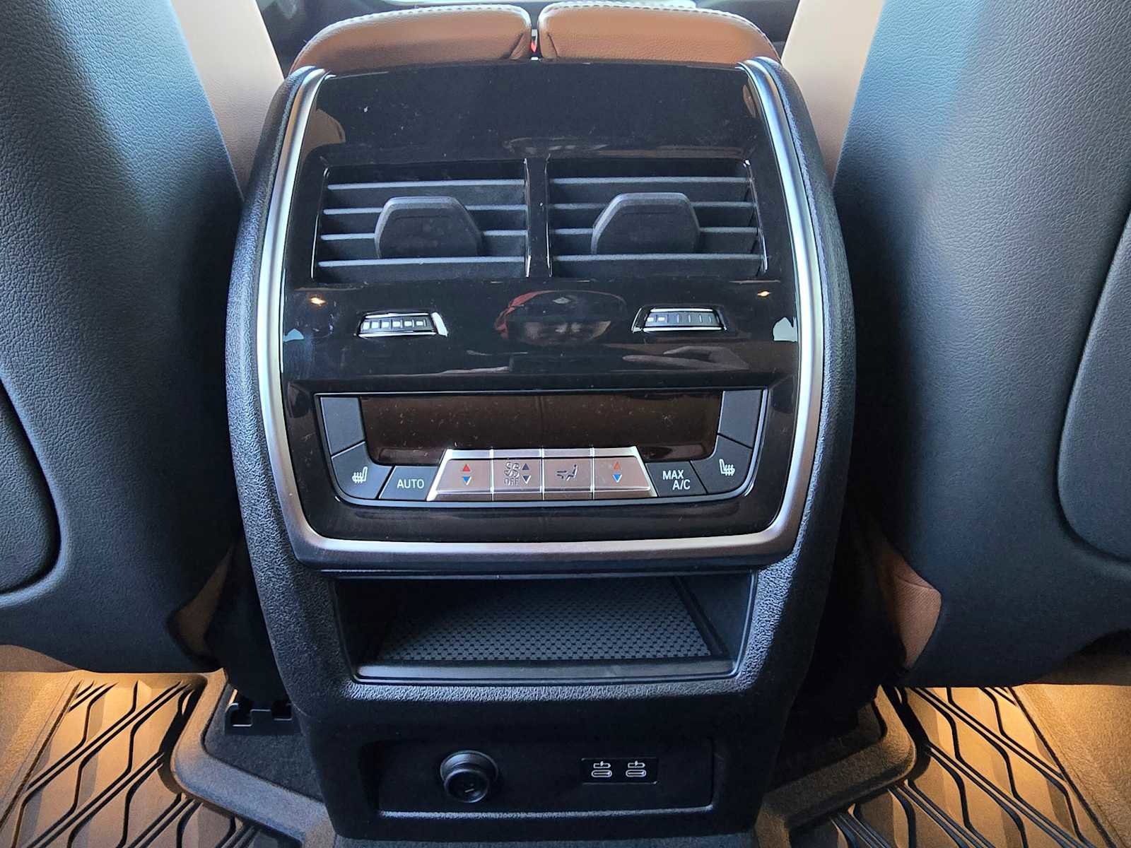 Used 2025 BMW X5 M60i w/ Climate Comfort Package image 18