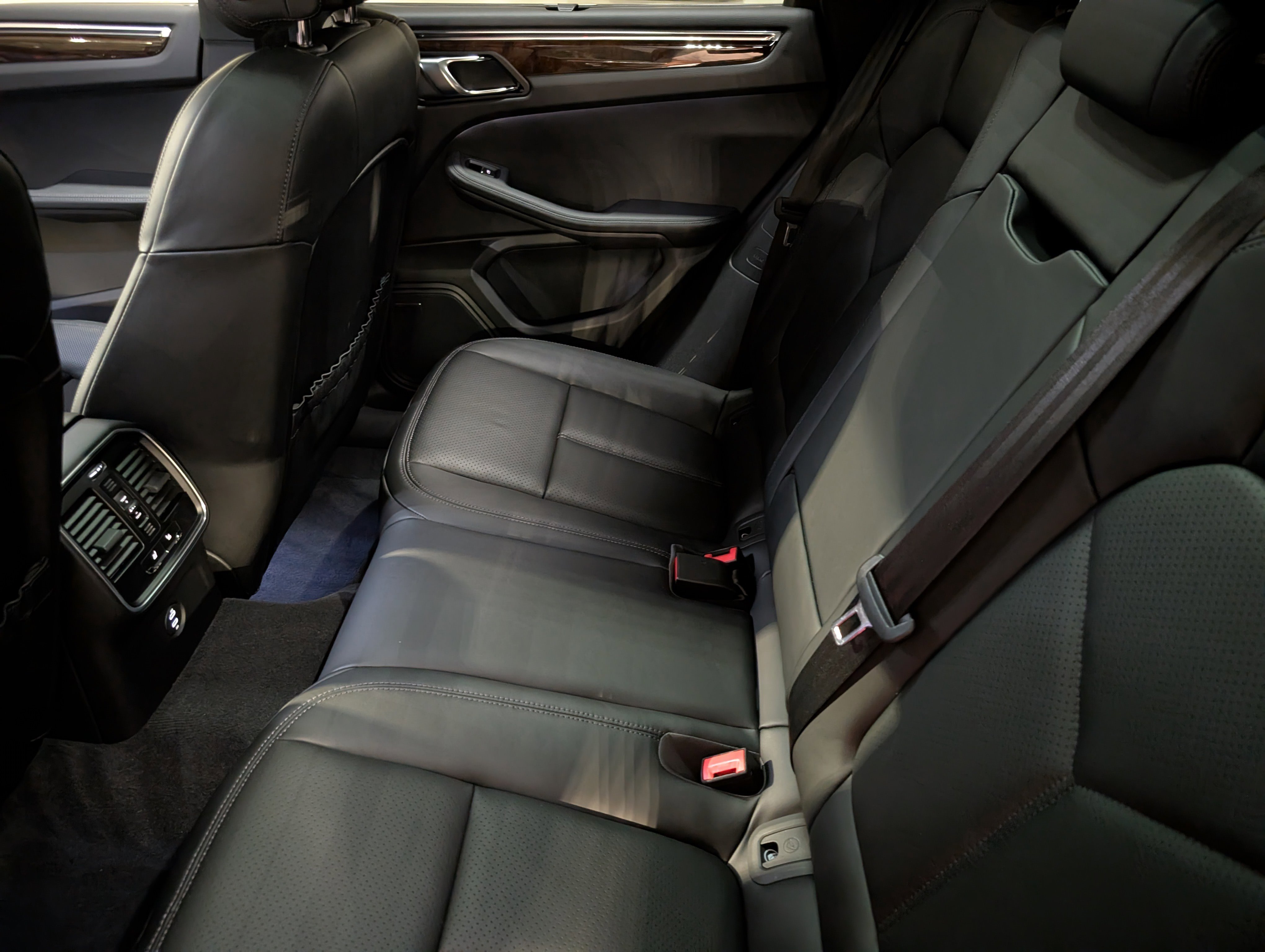 Certified 2026 Porsche Macan image 23