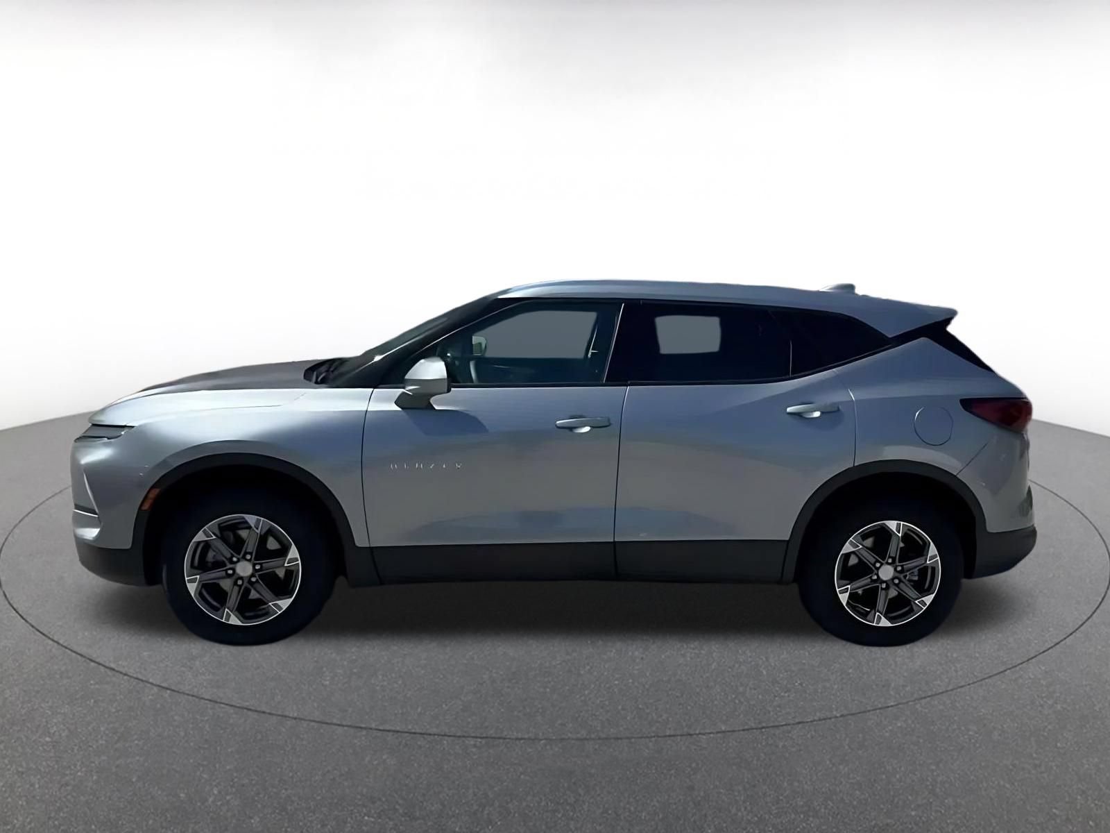 Used 2025 Chevrolet Blazer LT FWD image 8