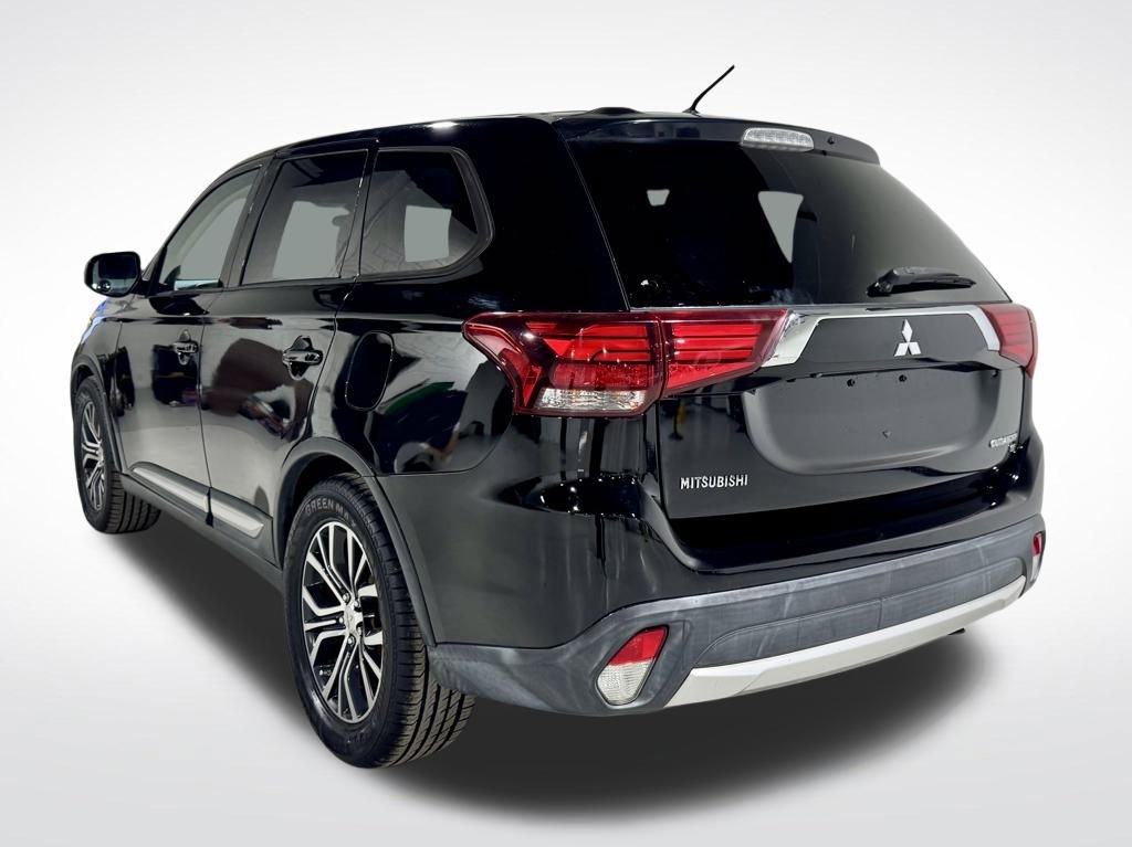 Used 2016 Mitsubishi Outlander SE image 6