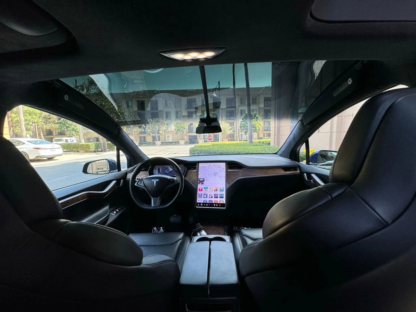 Used 2018 Tesla Model X 75D image 10