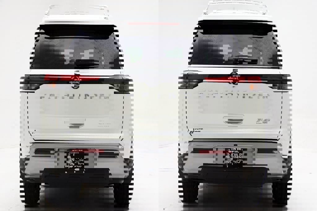 Used 2024 Nissan Pathfinder SL AWD/4WD image 7