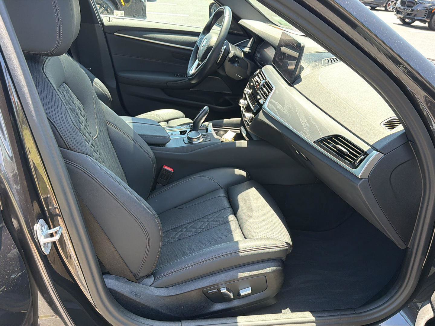 Used 2023 BMW 530e w/ Premium Package RWD image 13